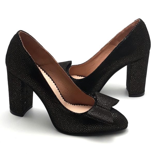 Pantofi cu fundita si toc gros din piele naturala intoarsa neagra cu buline aurii - imagine 3